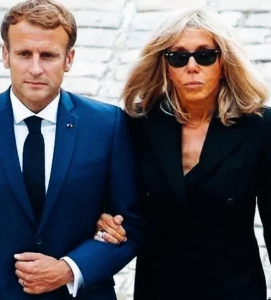 马克龙妻子布丽吉特戴着墨镜跟自己独特的发型很搭啊！
布丽吉特这形象看起来怎么样啊