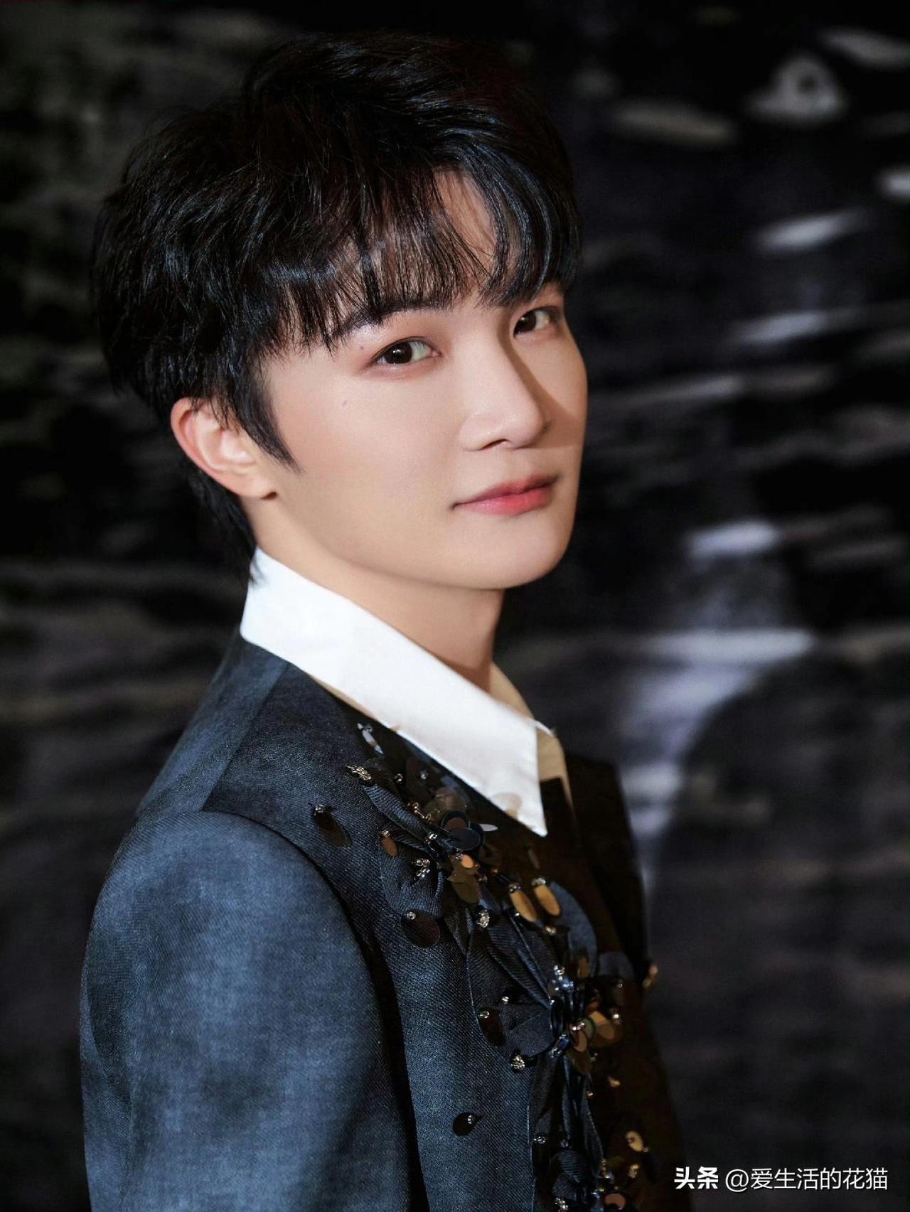 这个ip和周深合作的歌目前质量都不错，《时间之海》《冰凌花》都很好听！ ​

前