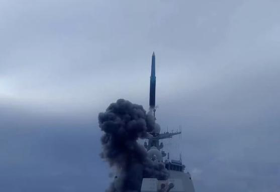 能让航母掉头，和能把航母打沉，是两码事。林肯号10月8日回到圣迭戈，这一趟出海3