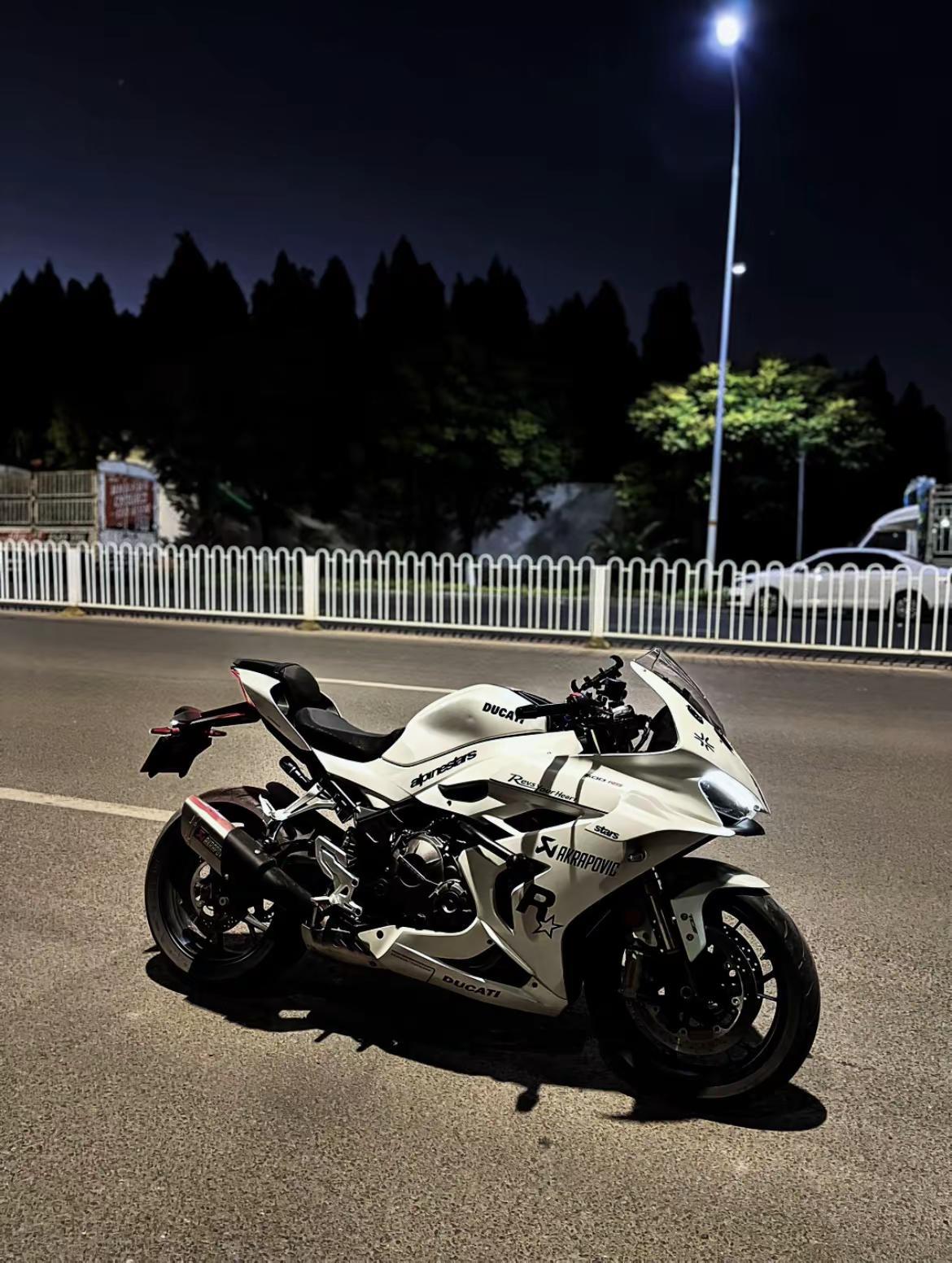 再好的缘分也经不起敷衍 再深的感情也需要珍惜.