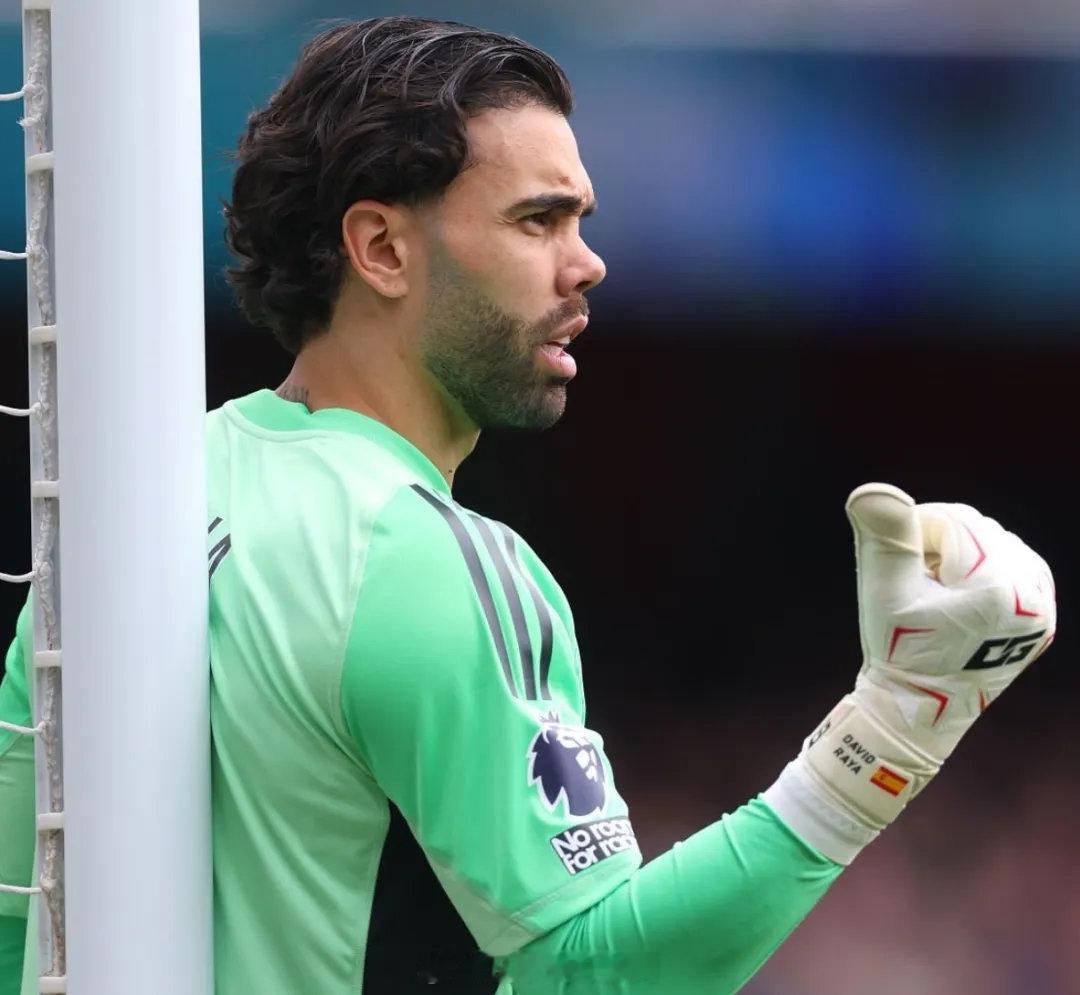 Football on TNT Sports统计，本场比赛拉亚尝试传球49次，阿