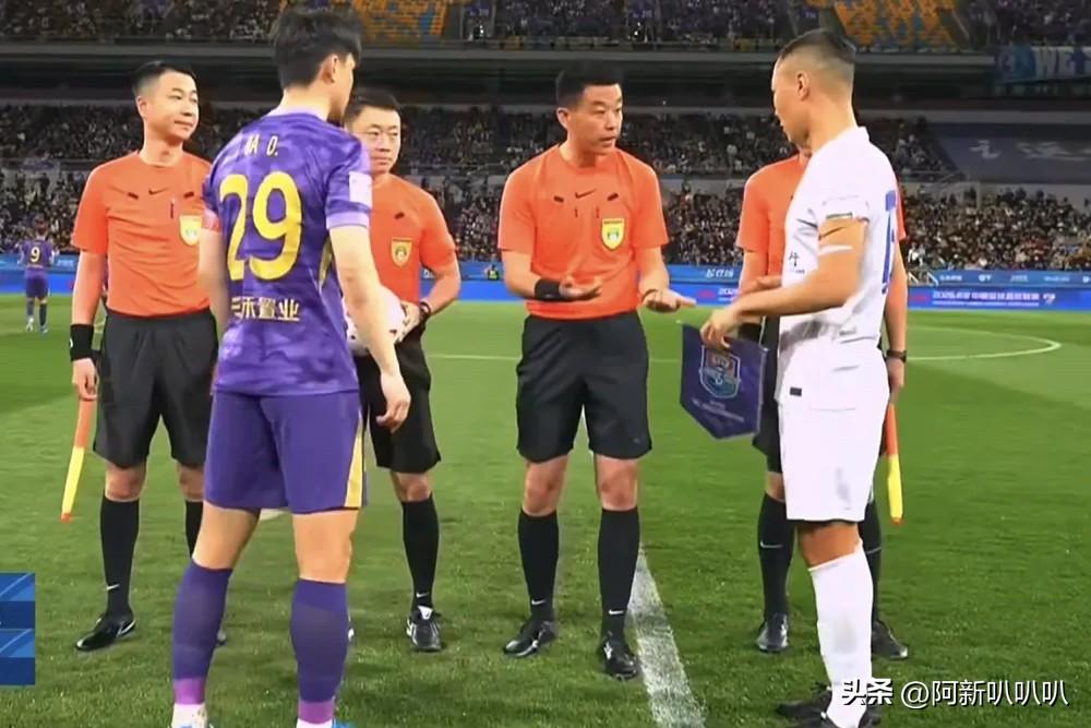 随着申花3-2绝杀津门虎，前冠军2-5惨败，中超积分榜：泰山跌至第11。

大家