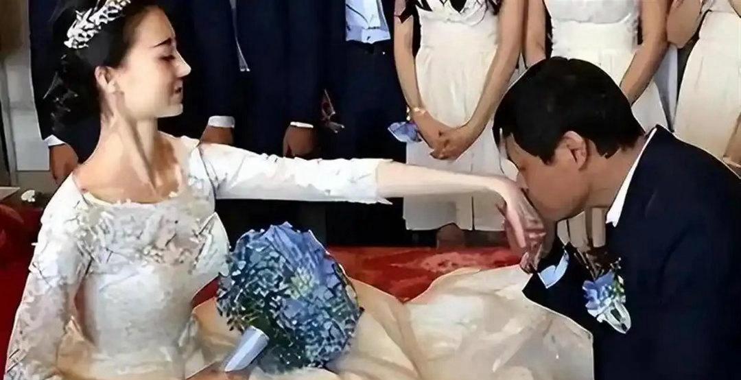 范志毅：退役之后又是解说又是录综艺，事情杂，情绪也容易起伏。还好有你在，家里才稳