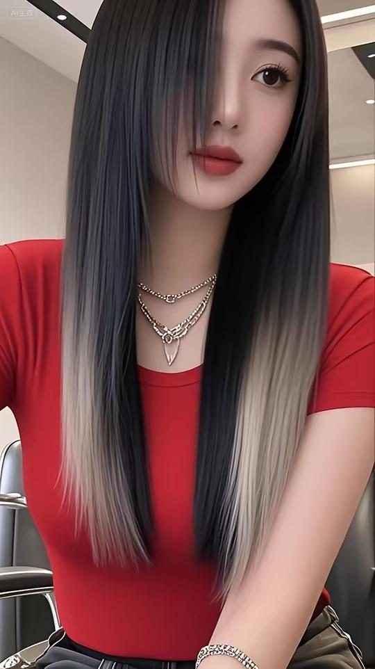 红衣美人，银链映辉。