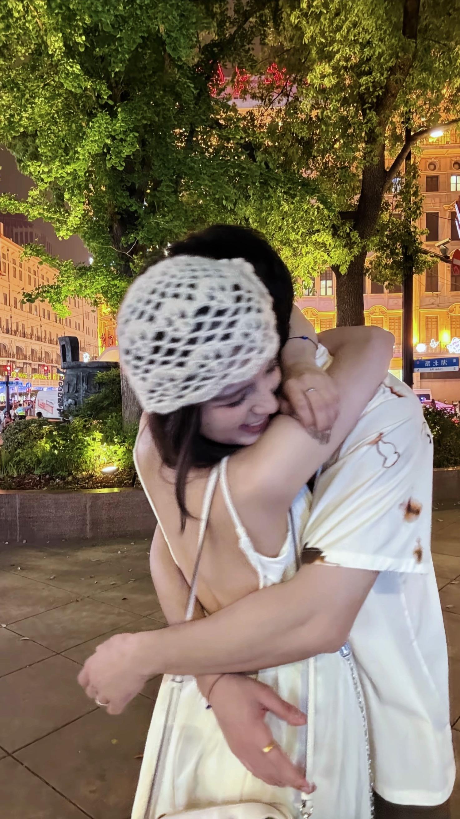 每场争执和好之后 我们拥抱狂吻陷落