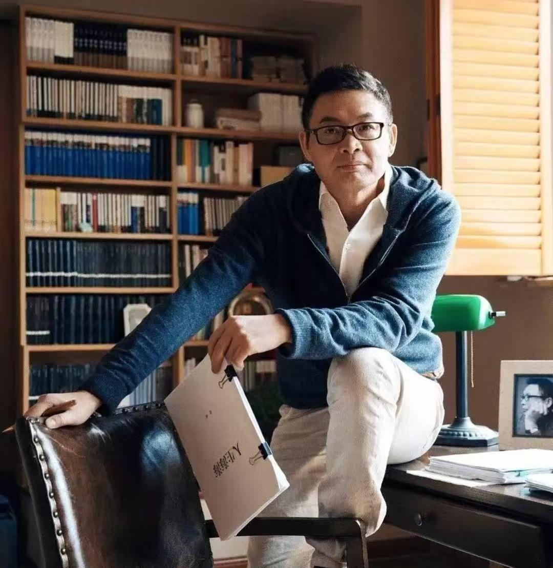 麦家说：“对付小人，
沉默是蠢，翻脸是输。
最高明的反击，就三招。
第一，不纠缠