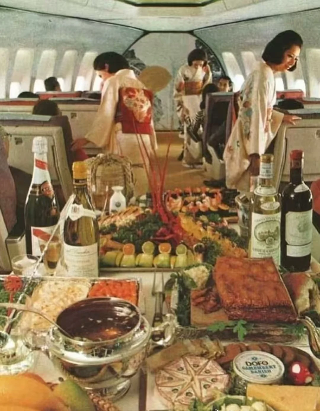 七十年代坐飞机机上服务。