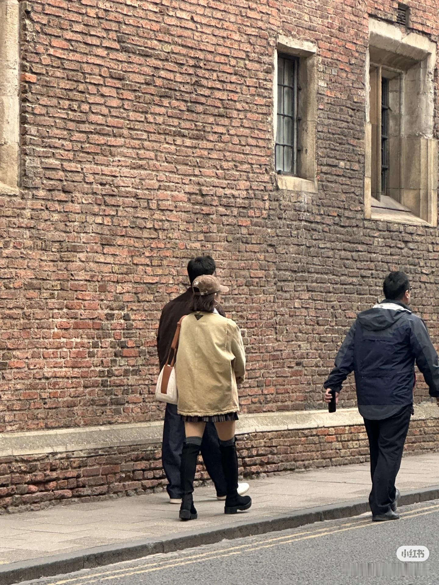 每次偶遇都会有路人“不希望有太多人打扰到🥹” 