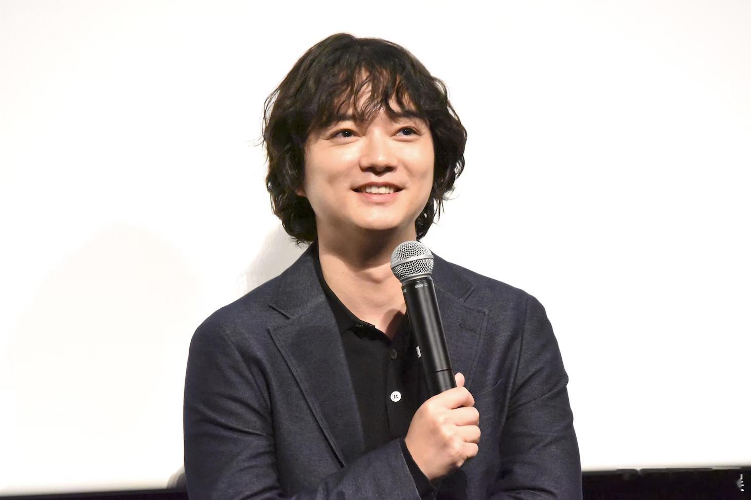 冈田将生染谷将太中条彩未井川遥岸谷五朗 出席了电视剧《田锁兄弟》的先行试映会。 