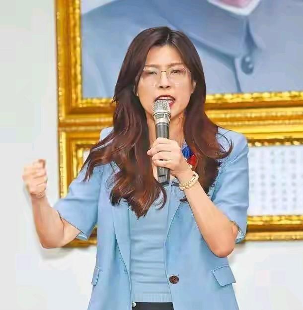 由于丽文试图同步维系和大陆、美国、日本三方的沟通渠道，多方布局，优先服务国民党岛