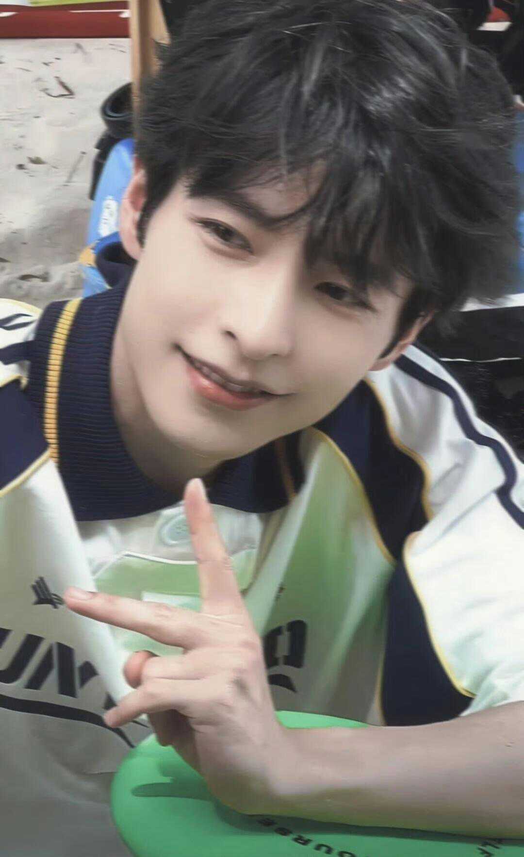 石明鑫 郭文韬别来沾边..你韬哥这辈子都很强😅从哪个角度看你都没法比哈 