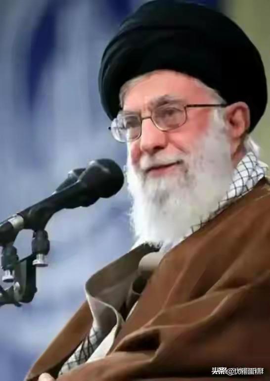 一觉醒来，伊朗的天塌了，因为那个掌舵了伊朗37年的老人真的在以色列的导弹袭击中被