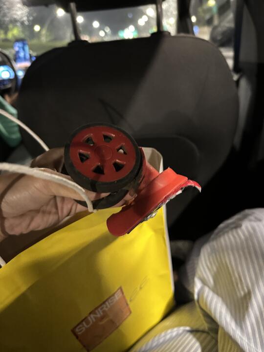 泰国买了太多太多东西，行李箱都牺牲了！