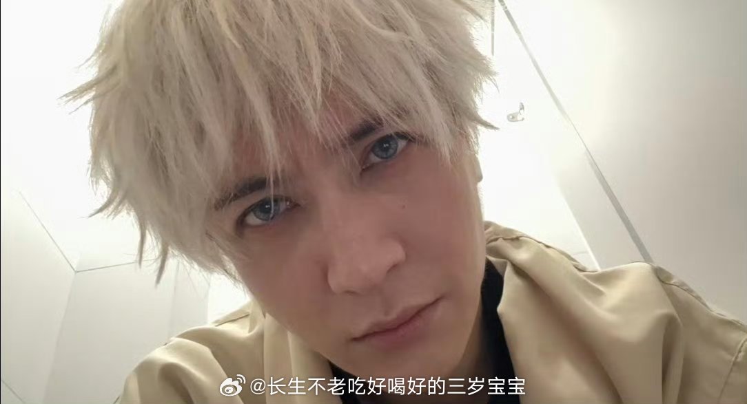 薛之谦满头斑秃和水泡他总说“不敢敷衍任何一场演出”，可我们更怕他敷衍自己的身体啊