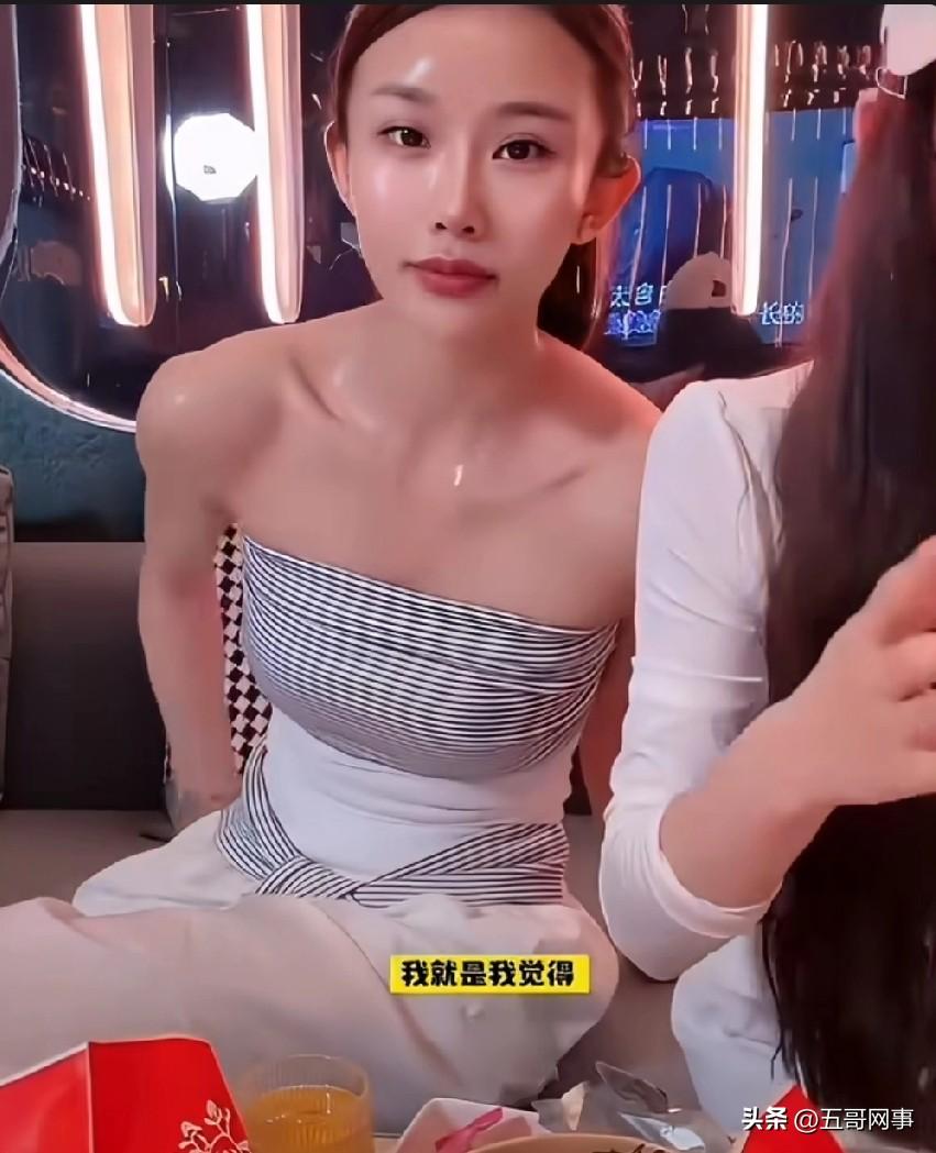 平荣打开心结，重谈偷税漏税的往事！

平荣因偷税漏税被永久封禁，近日在直播间露半