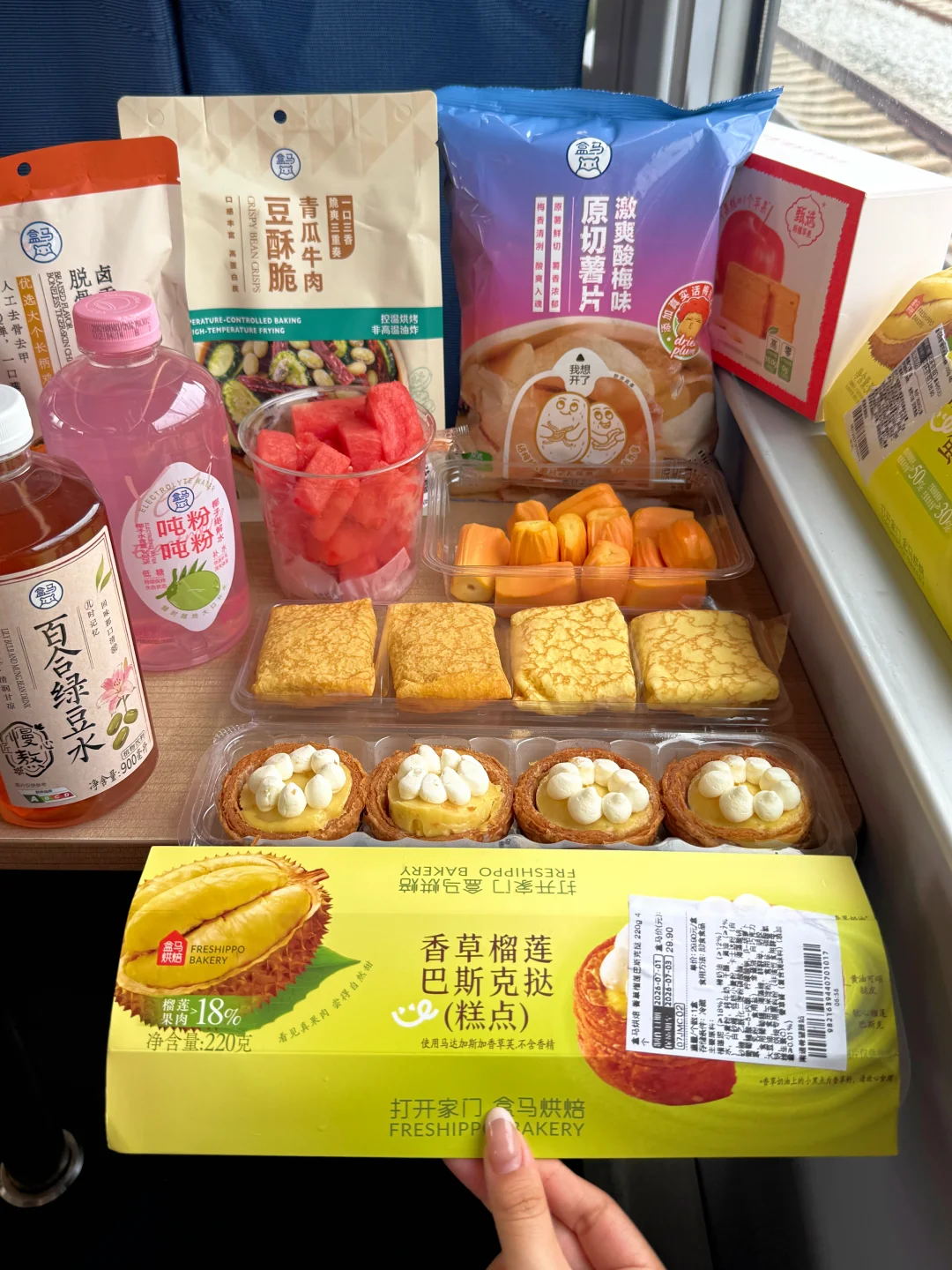 在高铁上吃盒马的这些被围观了…🤣