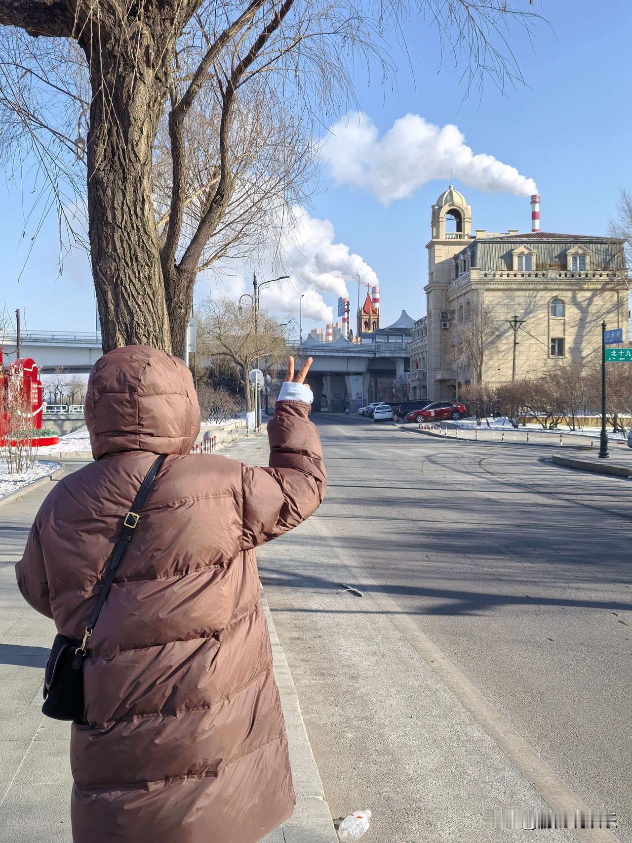 当下人们最缺的应该是一个长远的人生目标吧，感觉每个人都很迷茫，被生活所迫推着走。