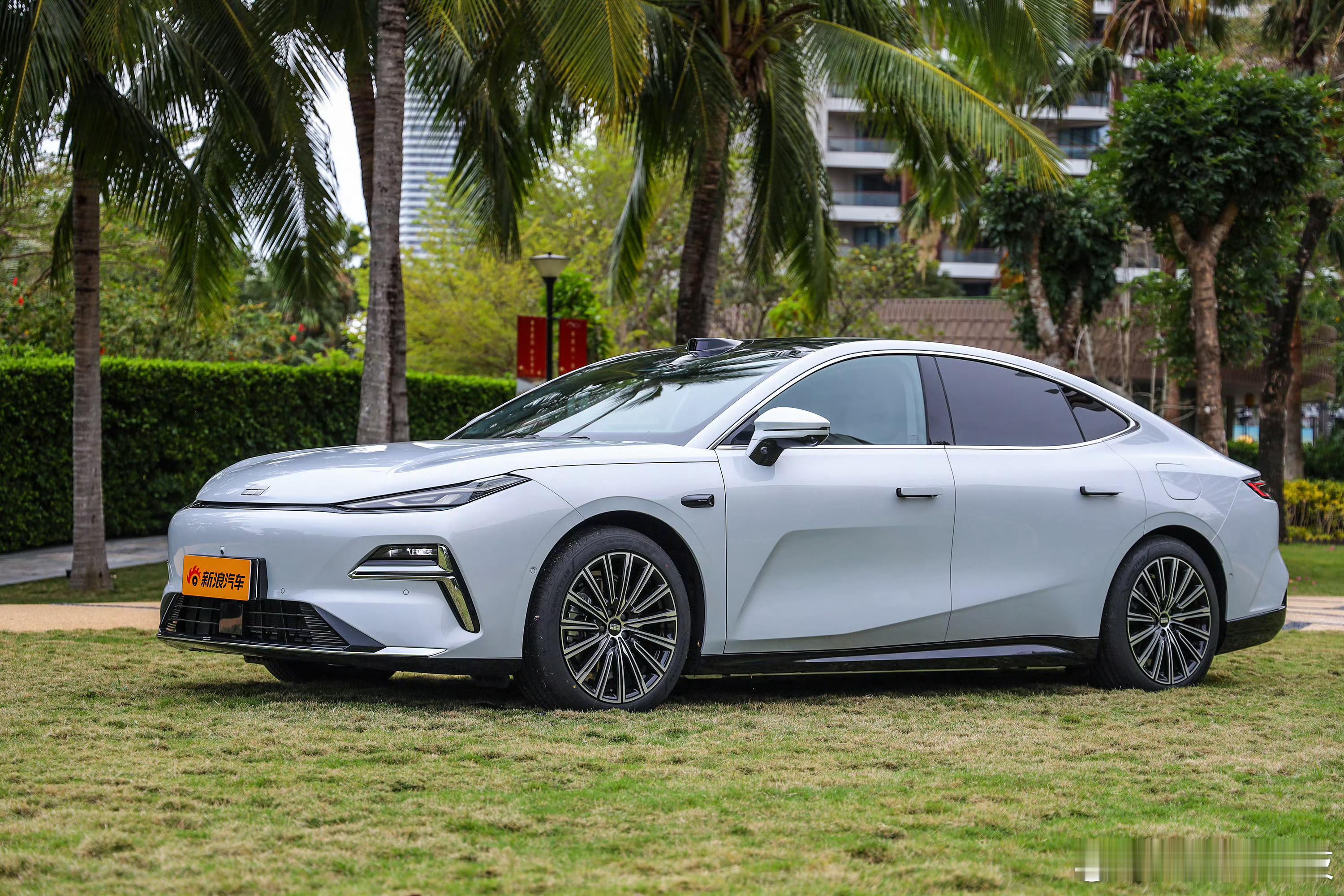 吉利银河星耀8远航家发布 新车搭载全新神盾金砖电池，纯电续航可达225km，综合