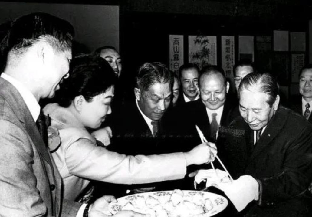 1974年杨森九十大寿的排场，在台北川籍圈子里算得上登峰造极。蒋介石亲题寿轴，国