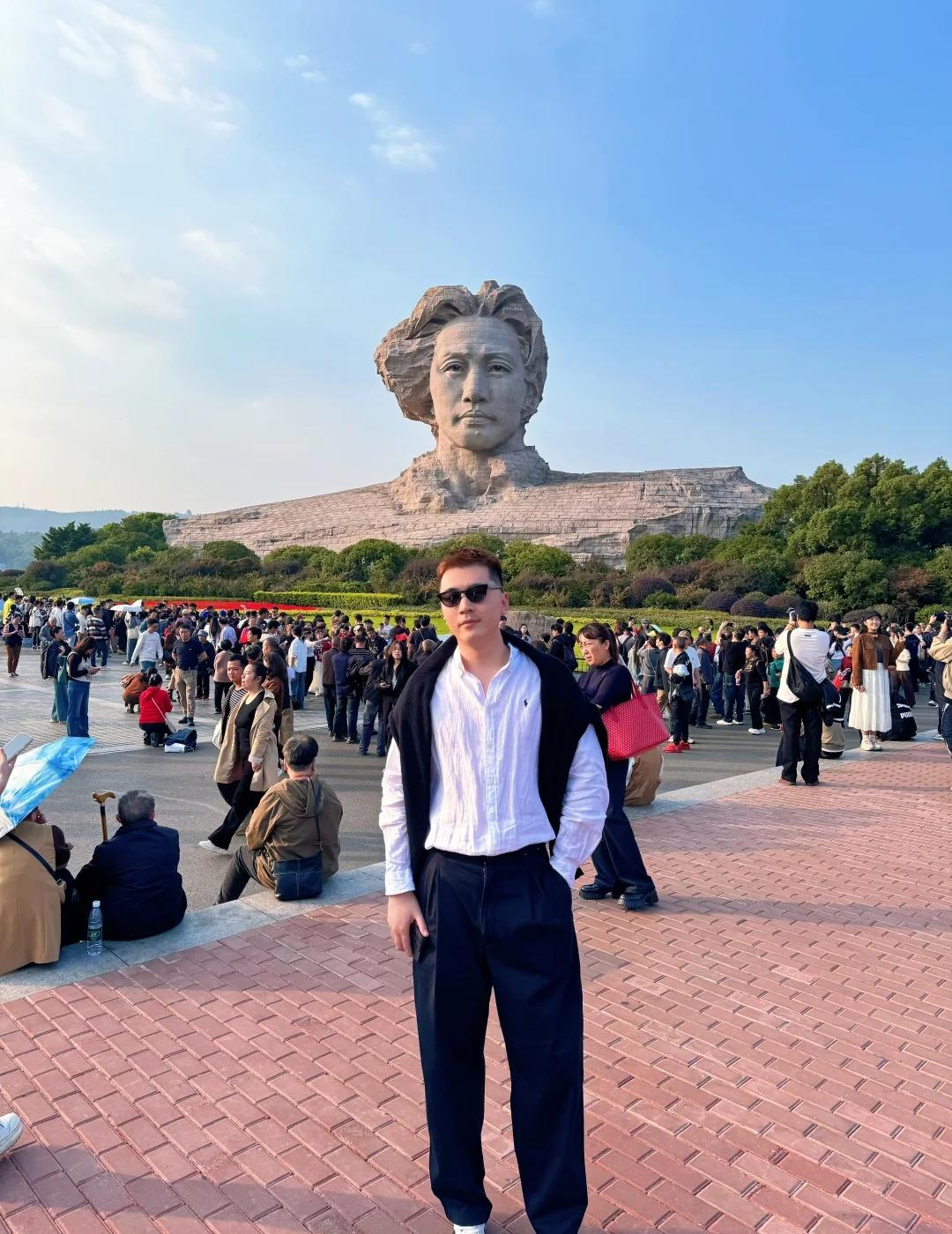 追随着五角星的光🚩
我们生在红旗下长在春风里 人民有信仰国家有力量