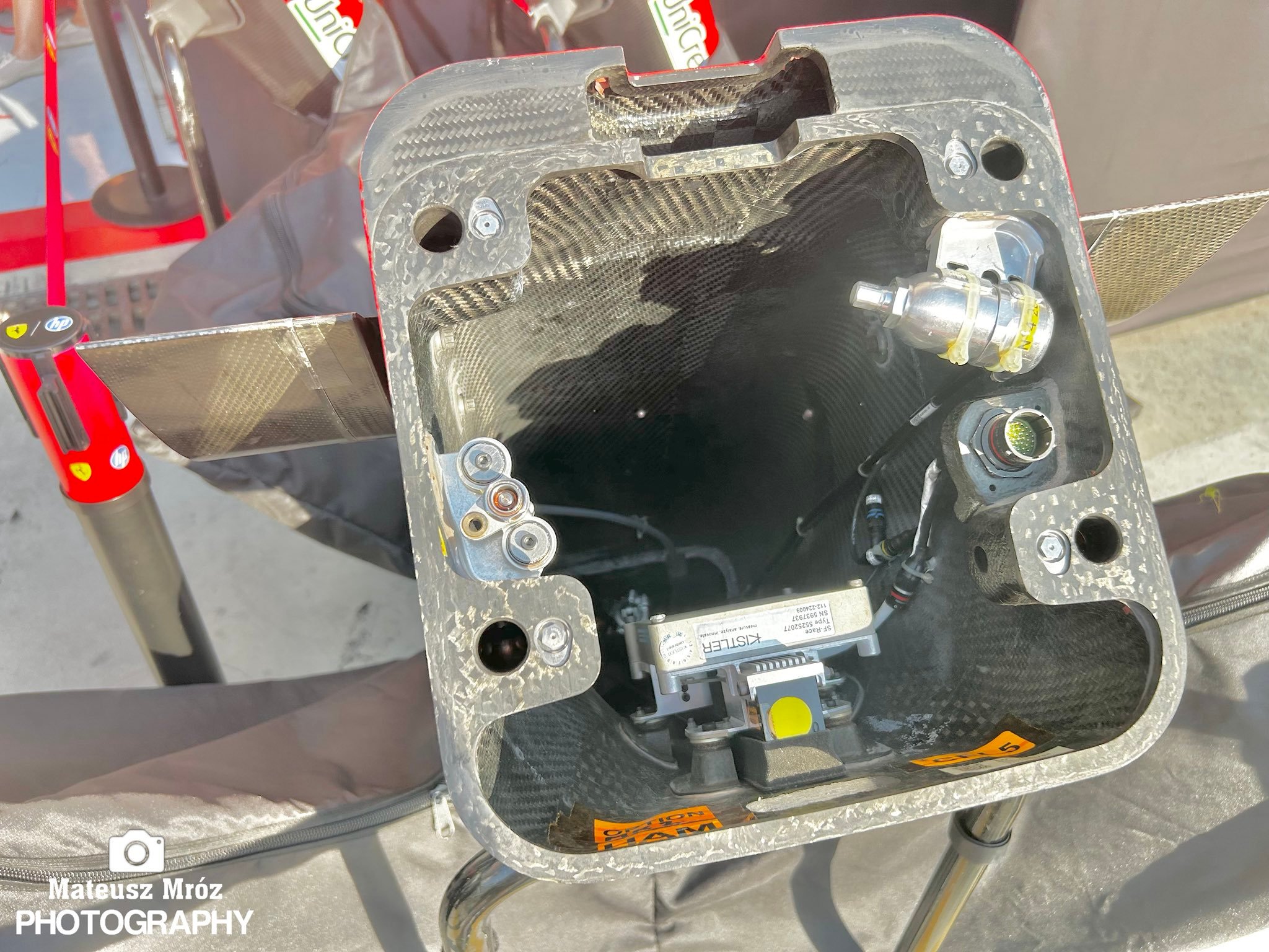 F1[超话]2026F1意大利大奖赛勒克莱尔蒙扎撞车退赛 法拉利前鼻锥的内部构造