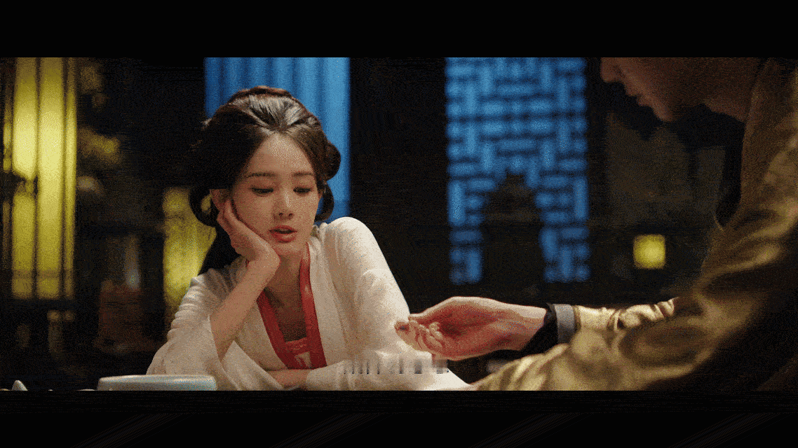 李一桐第一个在古装剧教英语的 古装剧里教英语太新奇，李一桐演的宋一梦带着中式发音