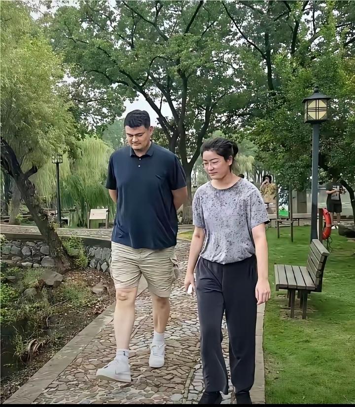 姚明的女儿将来长大了找男朋友会是一件烦心的事情吗？姚明的女儿才16岁，她的身高差