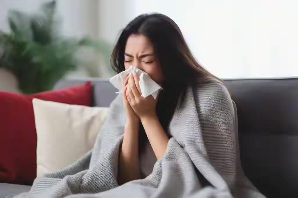 低龄儿童感染甲型流感（甲流）时，症状表现往往与成年人有所不同，且更容易出现一些特