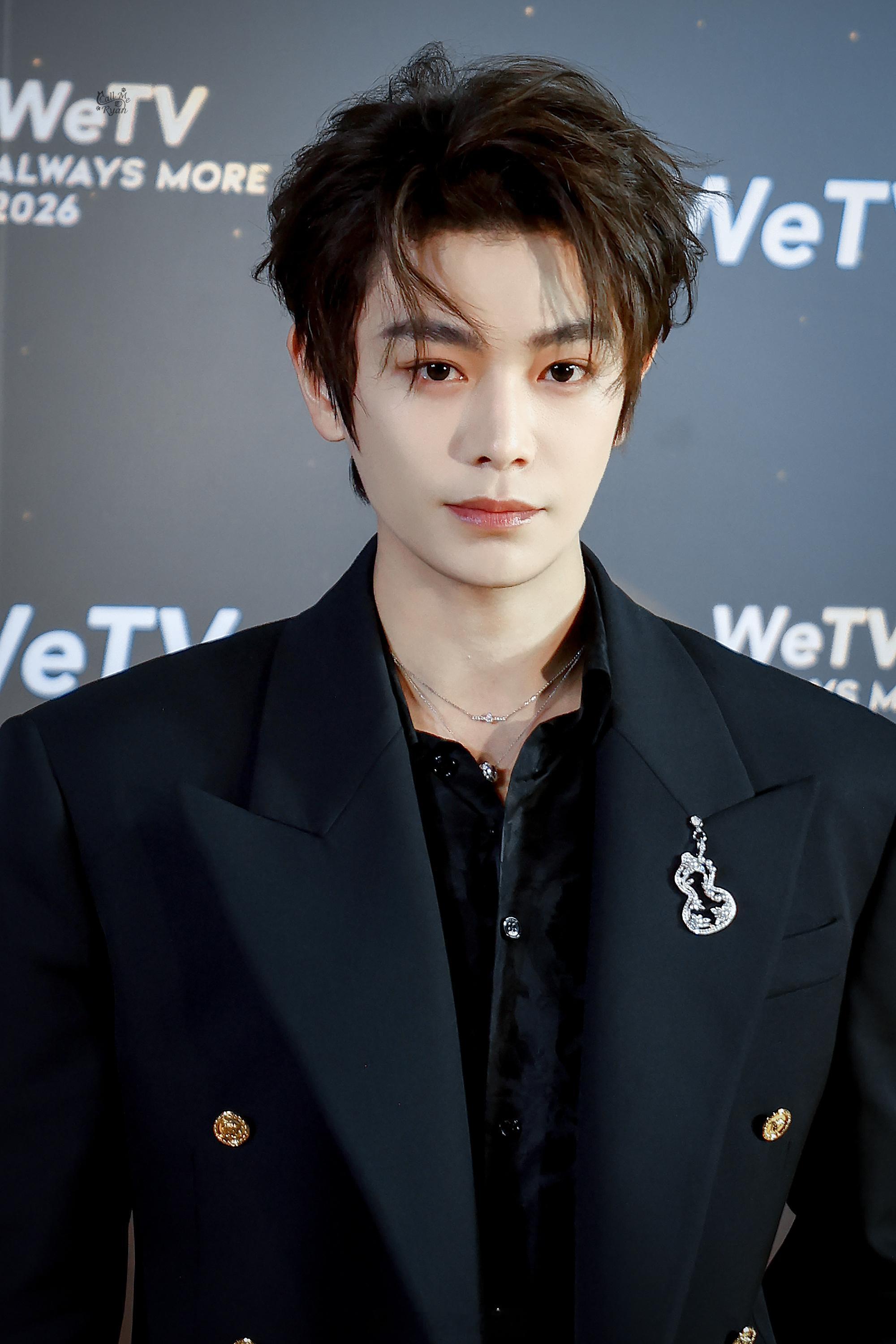 丁禹兮最新活动生图路透来啦！状态不错呀！很帅！[拜托]丁禹兮泰国活动生图 ​​​