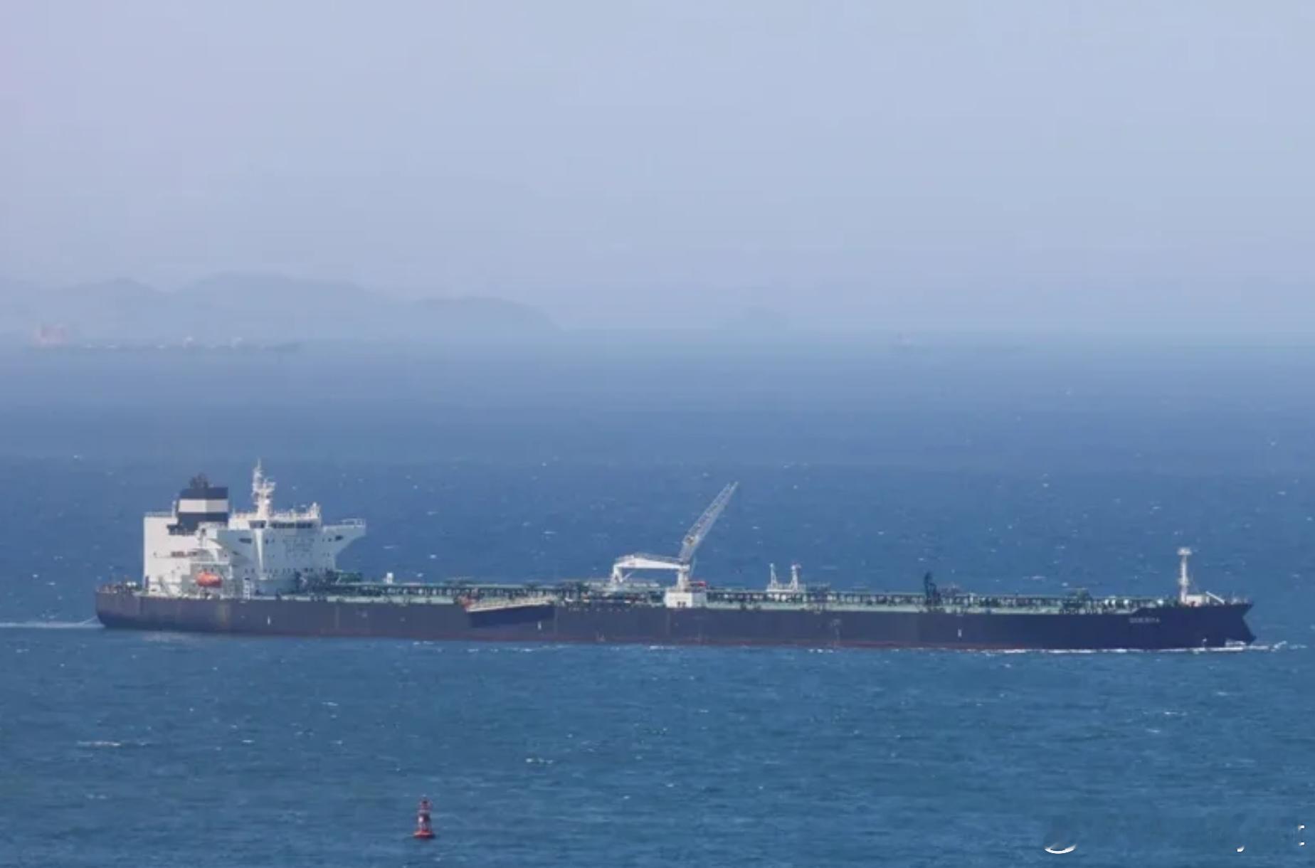 约2万名船员仍被困霍尔木兹海峡 日本第二艘油轮成功通过海外新鲜事 随着霍尔木兹海