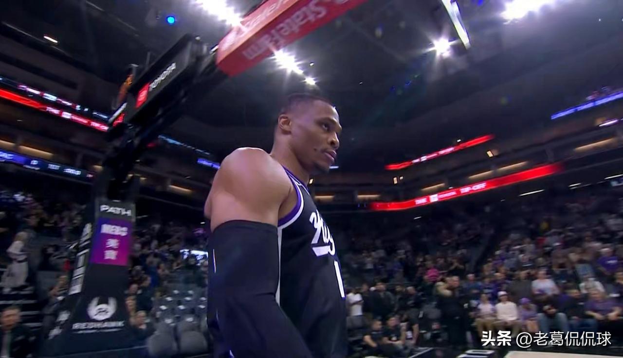 我要把最热烈的掌声送给国王老将威斯布鲁克！在今天国王主场以114：109力克步行