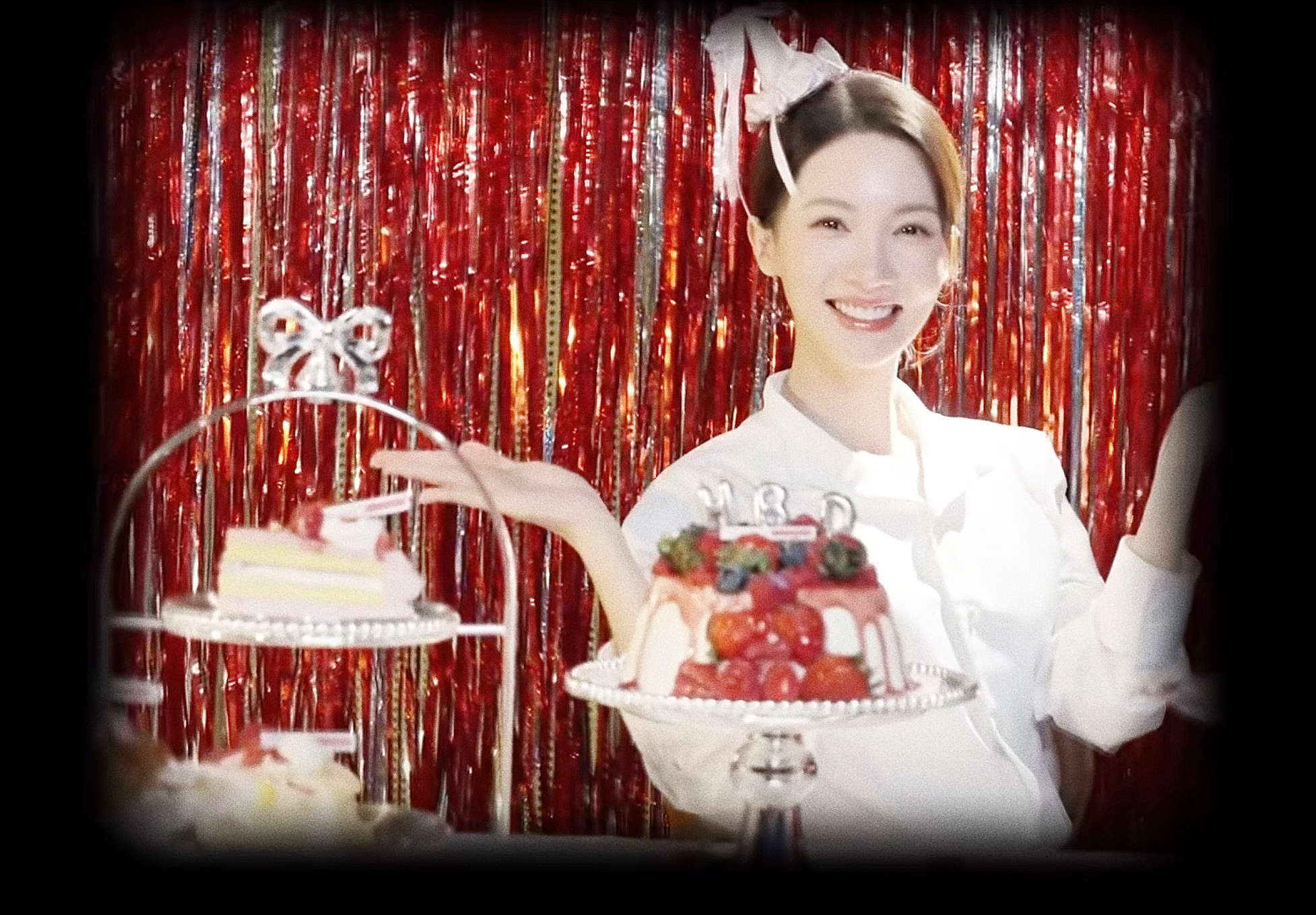 我们小寿星好漂亮[皺眉] ​​​