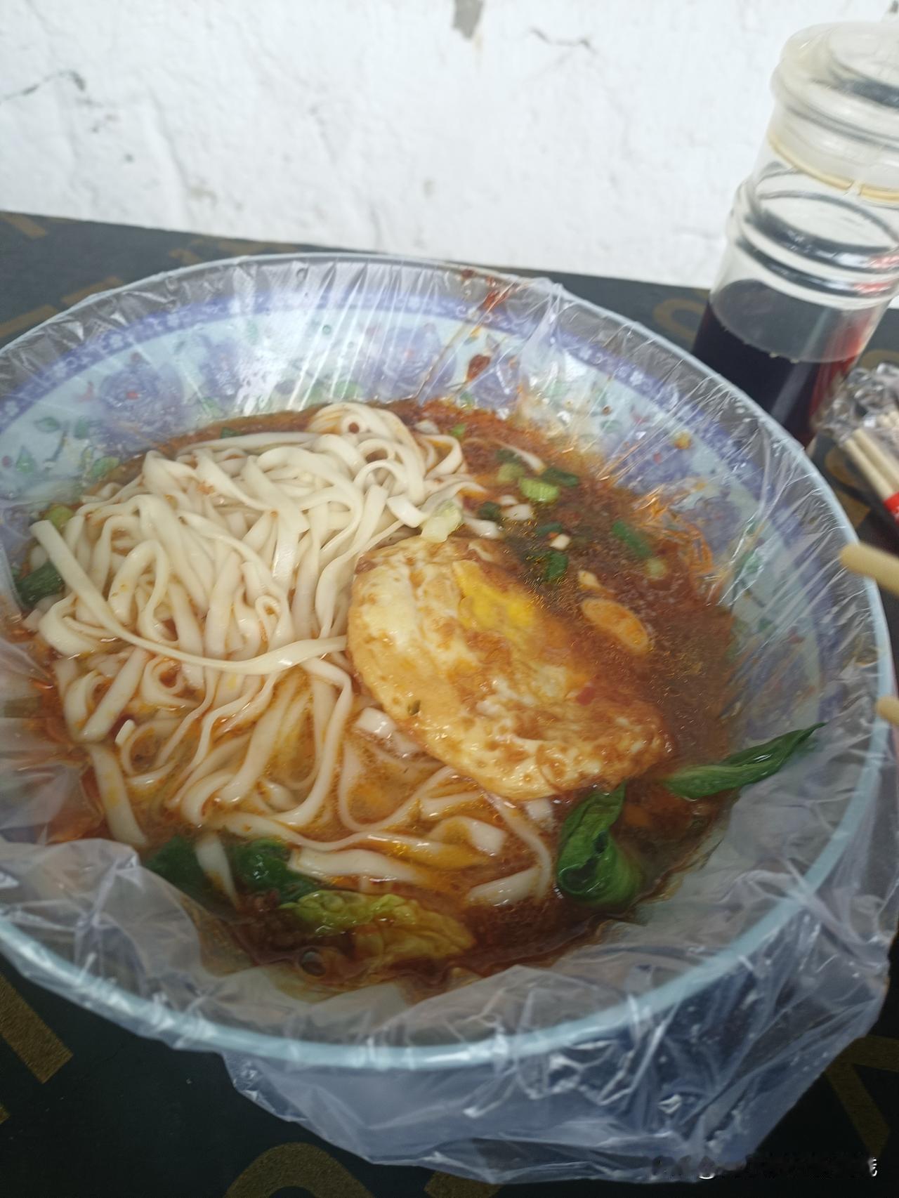 异地夫妻太难了，今天开学了。 送完三个娃去上班，那一刻我突然好想哭……三胎妈妈的