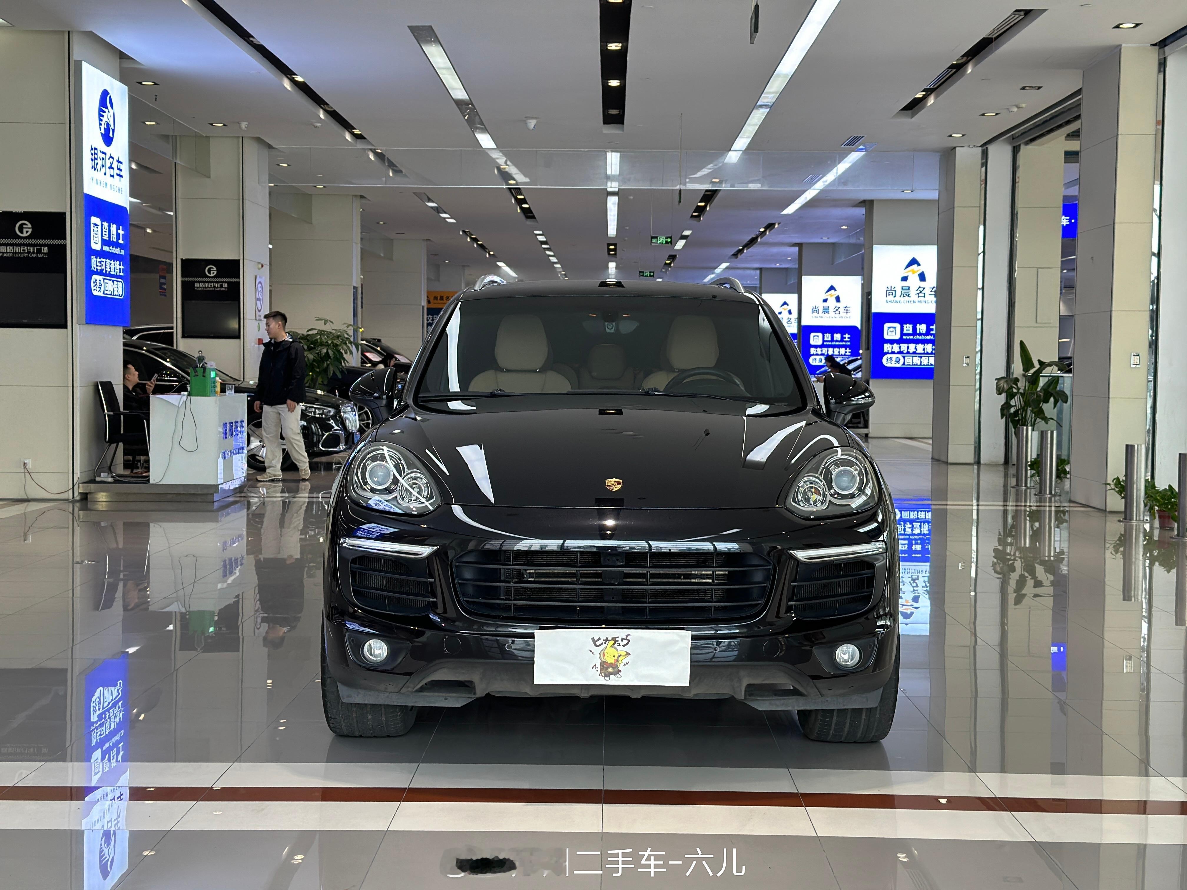 保时捷卡宴 2016款  一台中型SUV这台2017年上牌，行驶了14.5万公里