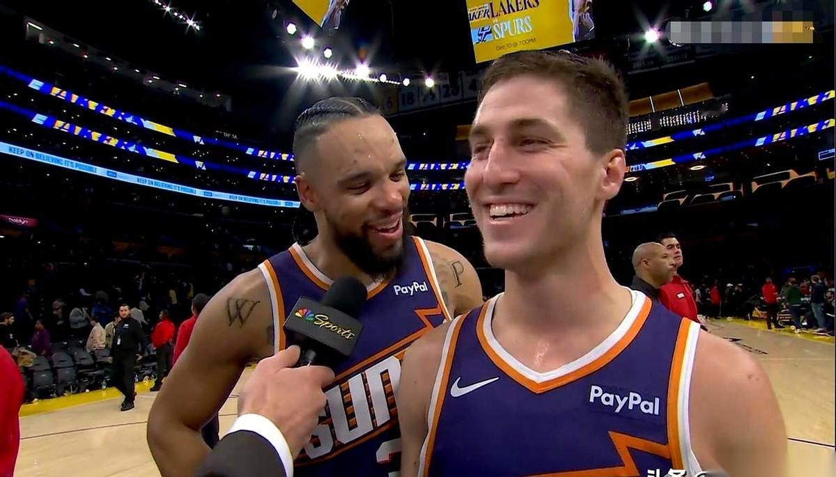 “小坏蛋，小坏蛋，打得真好，我的小伙计。”
我跟你讲，狄龙这一下，真的绝了。
当