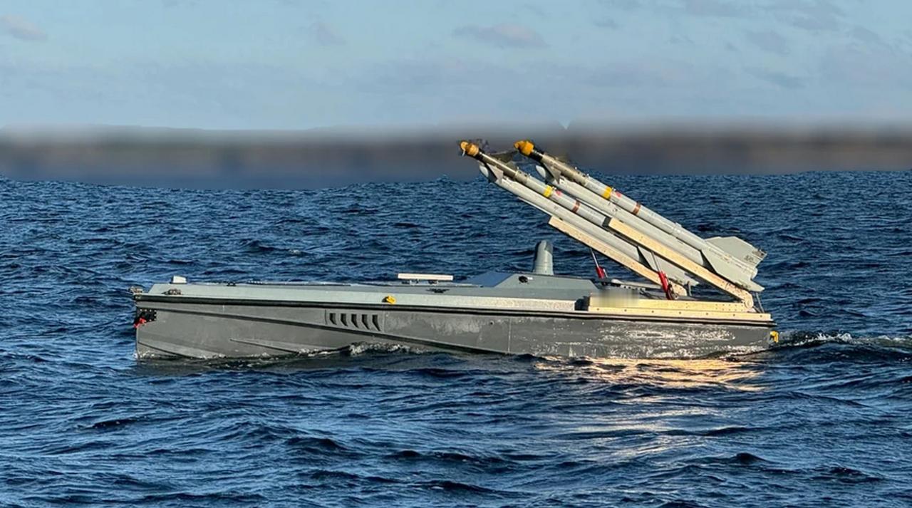 俄乌战争催生出的海上利器——无人艇

战争中处于强势一方的俄罗斯军队，正在海上和