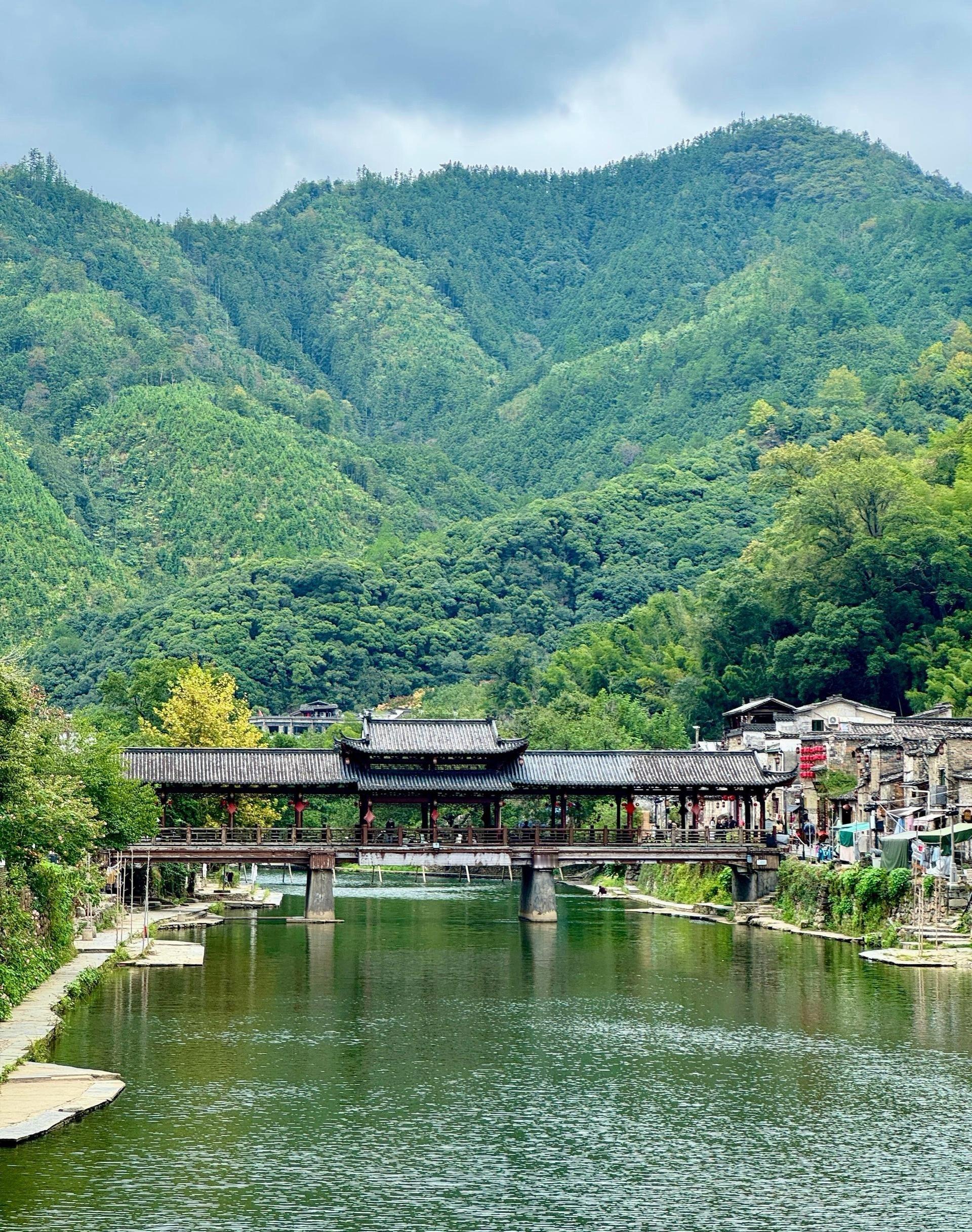 周末愉快，有出去玩不？最近天气挺好。 