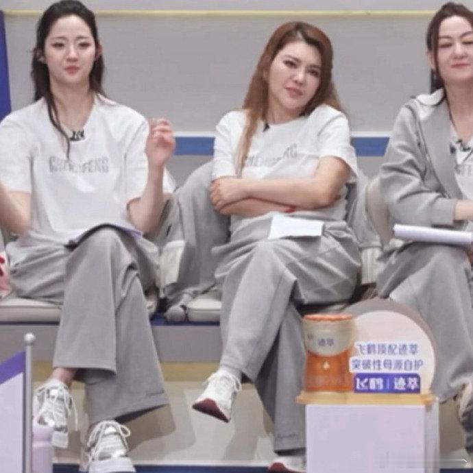 浪姐小考 集体丧失表情管理 乘风2026姐姐们自己都唱到不好意思，表情包直接批量