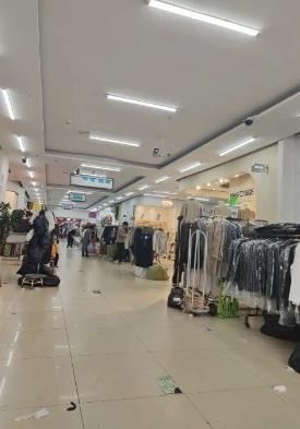 即墨服装市场正在慢慢衰落，这是必然的趋势！价格无优势，服务无优势，商户闭着眼乱要