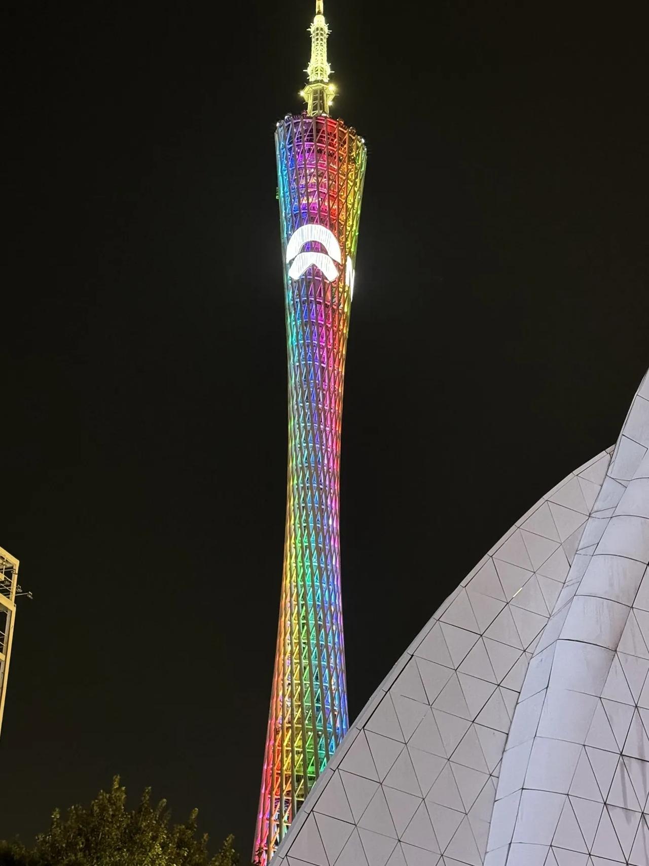 蔚来汽车带给车主的高级感无人能及
今晚蔚来NIO DAY在广州举行
广州小蛮腰上