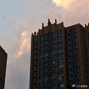 两个人在一起，最可怕的不是三观不合，是价值感被慢慢稀释。你原本有爱好、有目标，有