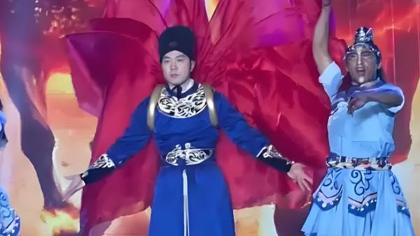 近日，广州正佳广场大唐千灯会嘉年华盛大开幕，正佳集团副董事长兼首席执行官谢萌身着