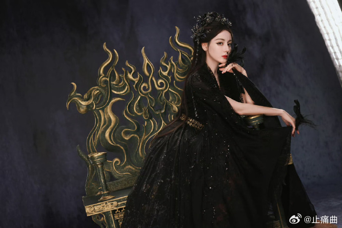 迪丽热巴蛊系美人迪丽热巴贺思慕蛊商极高谁懂迪丽热巴演贺思慕的魅力！蛊商高到离谱，