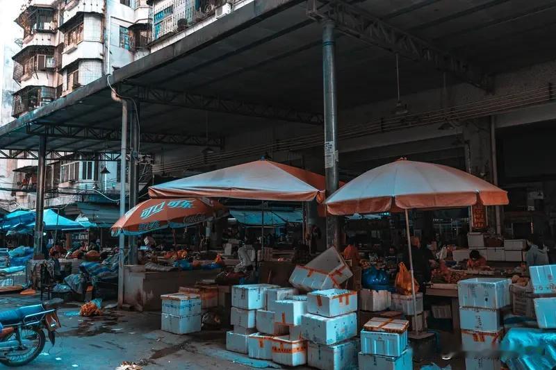 耳聋患者的无奈，去市场买东西从不问价，因沟通困难，可避免听不清的尴尬。平时不愿与