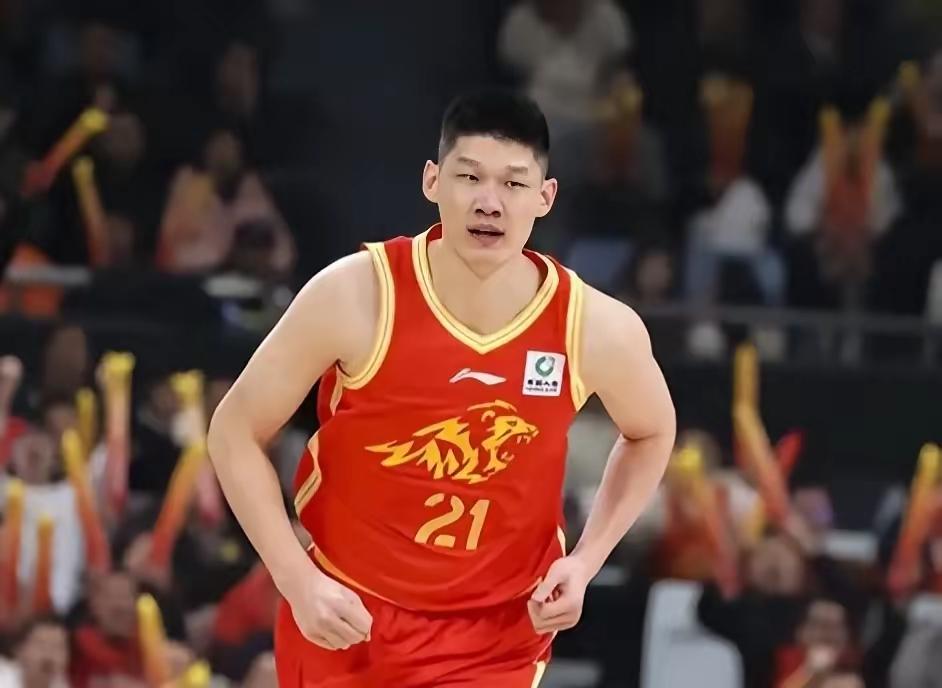 近一段时间，有关胡金秋转会的新闻忽然之间就少了很多，可能是广厦男篮俱乐部的原因吧