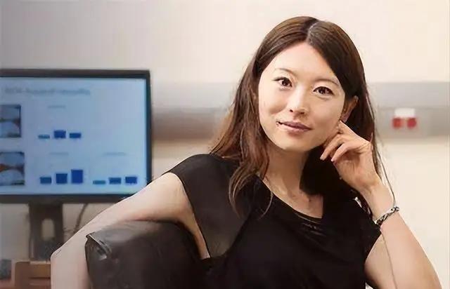 “宁愿在美国当个外国人，也不愿意再回中国”谁能想到，说出这句话的人，竟然是14岁