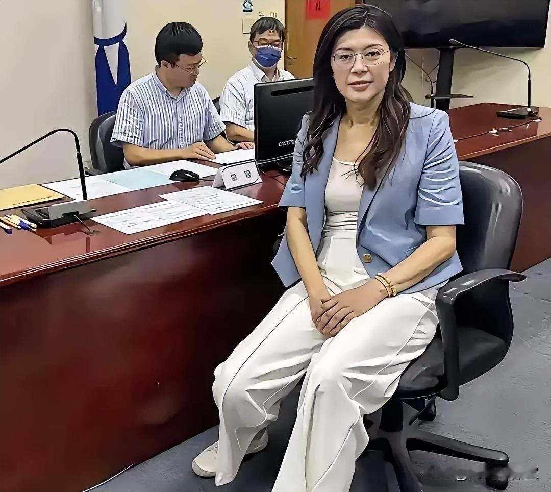 郑丽文不演了？接受《经济学人》专访直言:当下毫无统一成熟条件，应优先确立两岸民众