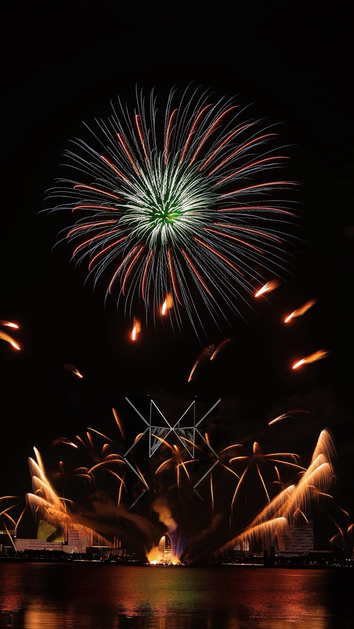赴一场临港之约🎆。📷：佳能R8 镜头：RF28/70 f2.8 参...