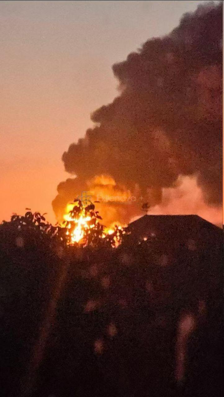 🇺🇦✈️🔥🇷🇺⛽️夜间，
乌克兰无人机再次袭击了
俄罗斯克拉斯诺达尔边