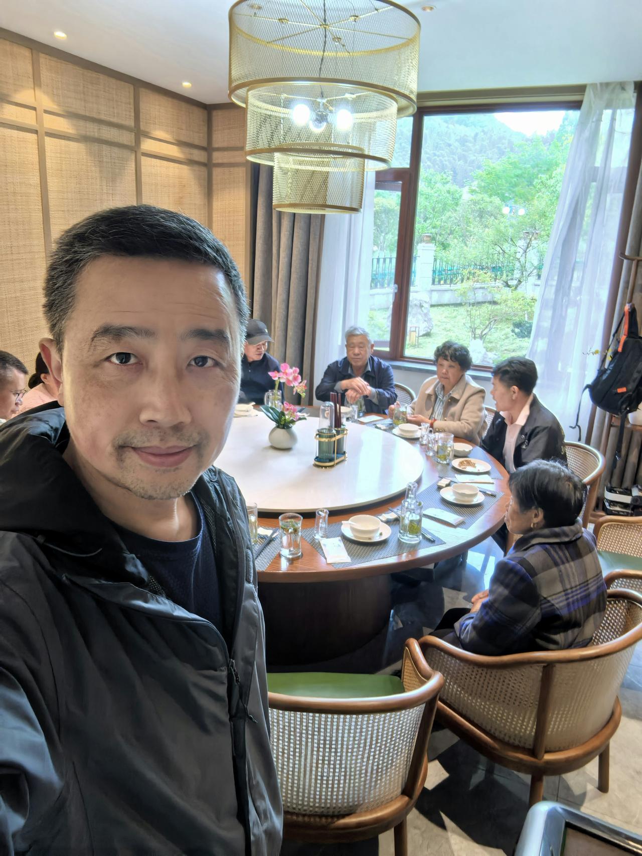 今天，是我滴酒未沾、成功戒酒的第286天。
 
昨天去山区民宿饭店参加亲戚的寿宴